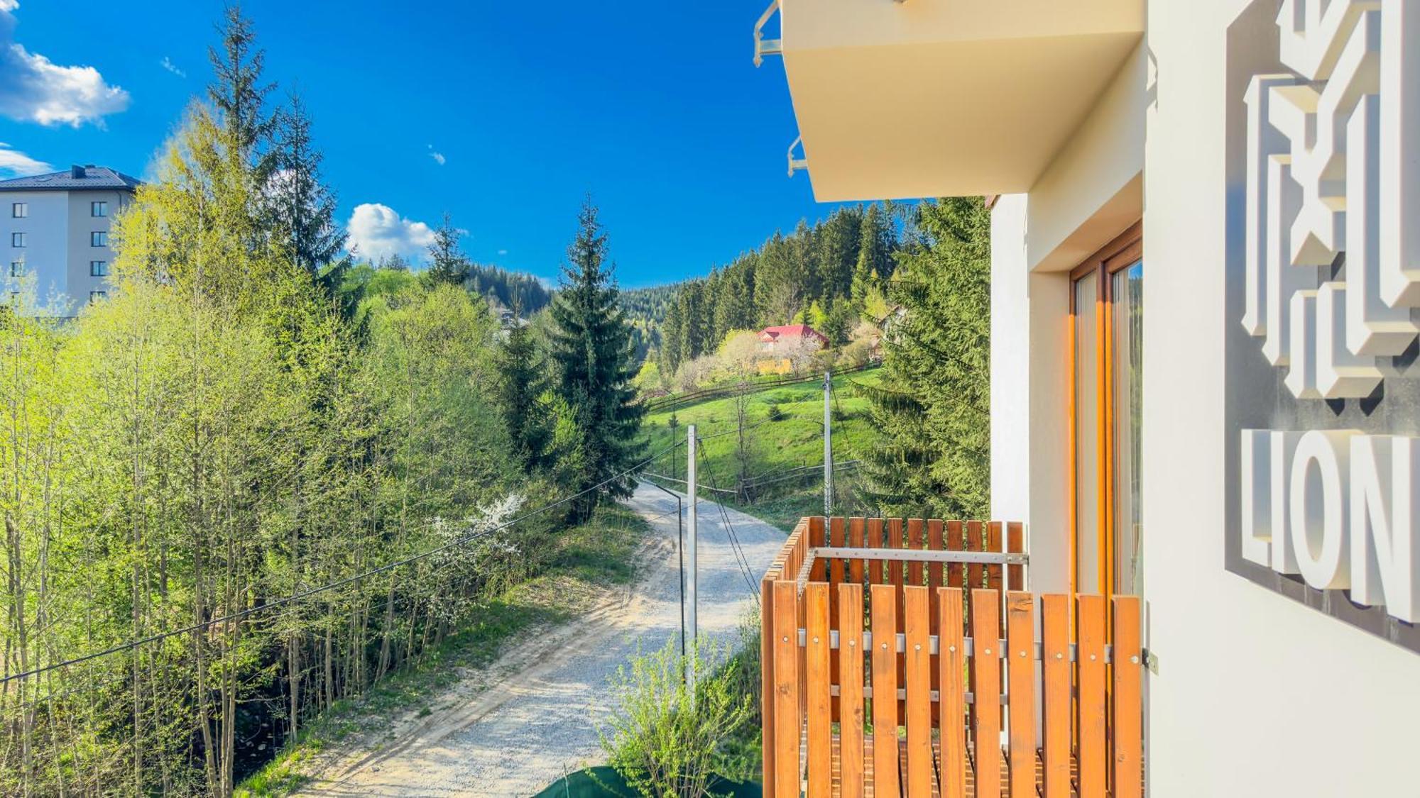 Lion Hotel Bukovel Szoba fotó